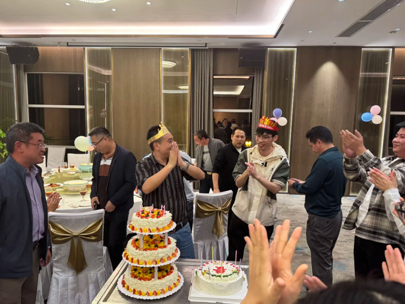 Rongguanghui Optoelectronics' regular team building activities